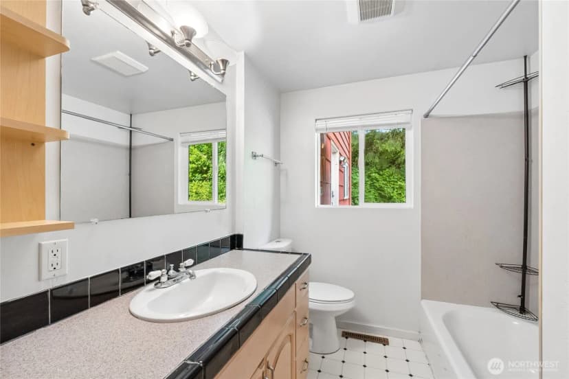 Property photo for 1033 151st Avenue Se, Bellevue photo 12