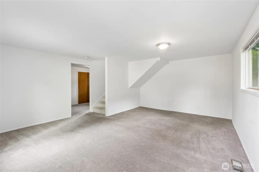 Property photo for 1033 151st Avenue Se, Bellevue photo 22