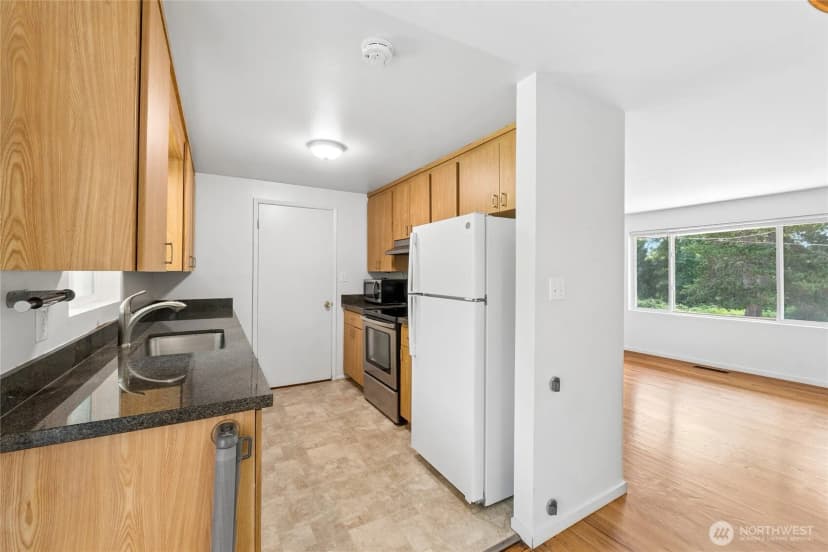 Property photo for 1033 151st Avenue Se, Bellevue photo 9