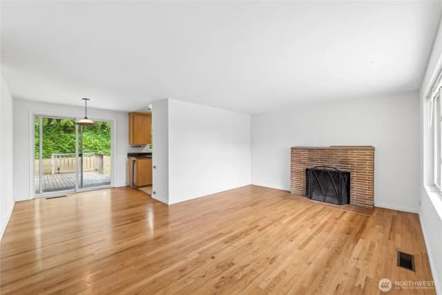 Property photo for 1033 151st Avenue Se, Bellevue photo 4