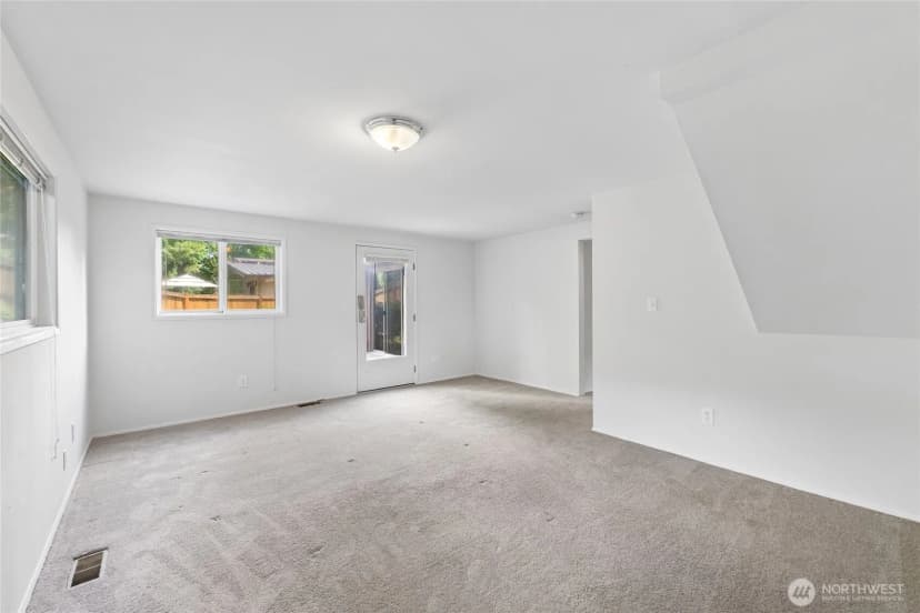 Property photo for 1033 151st Avenue Se, Bellevue photo 23