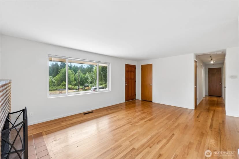 Property photo for 1033 151st Avenue Se, Bellevue photo 6