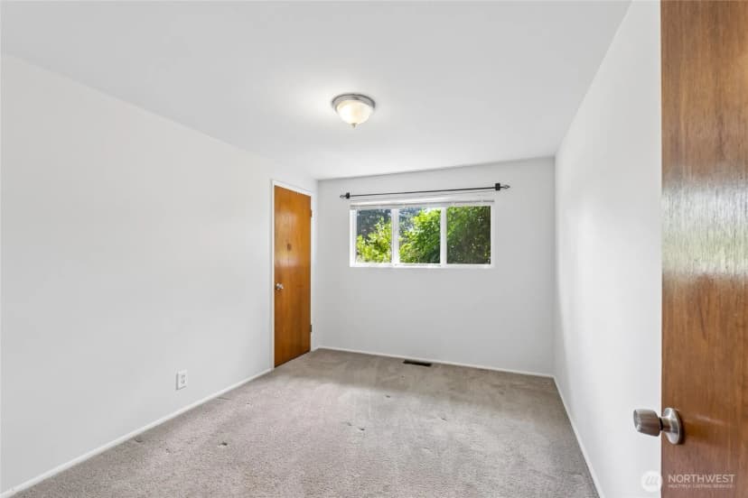 Property photo for 1033 151st Avenue Se, Bellevue photo 16
