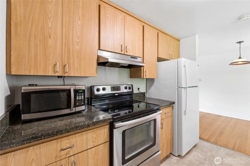 Property photo for 1033 151st Avenue Se, Bellevue photo 11