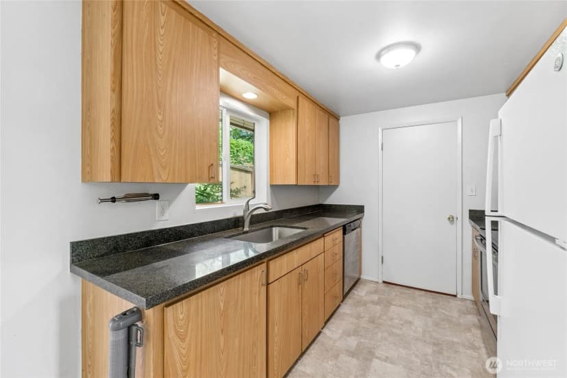 Property photo for 1033 151st Avenue Se, Bellevue photo 10