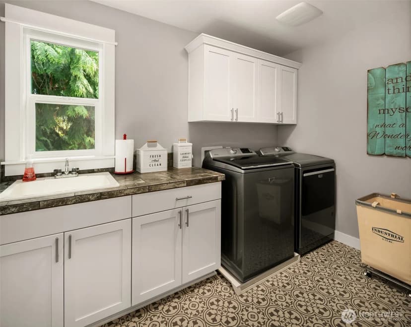 Property photo for 13041 56th Avenue S, Tukwila photo 30