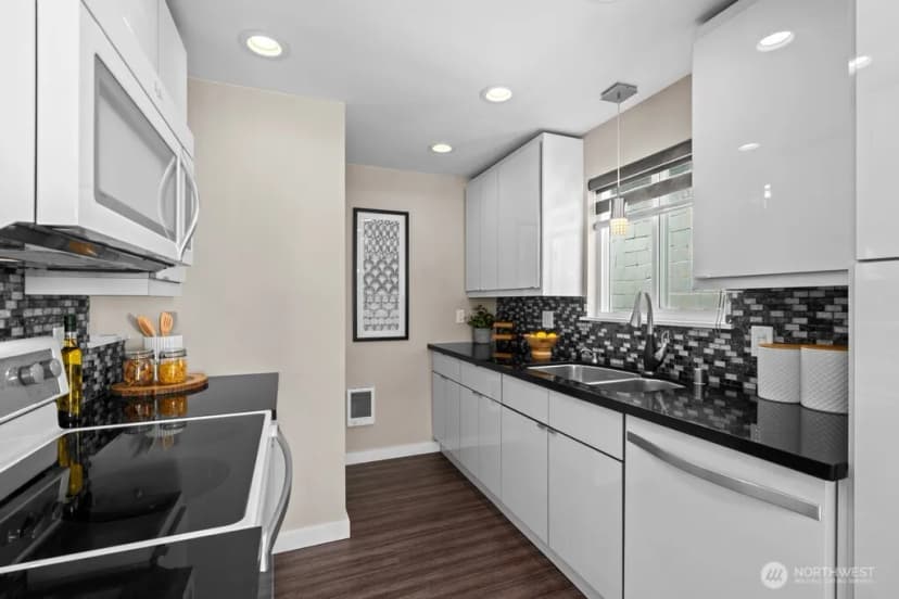 Property photo for 5912 California Avenue Sw #201, Seattle photo 20