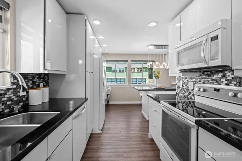 Property photo for 5912 California Avenue Sw #201, Seattle photo 19