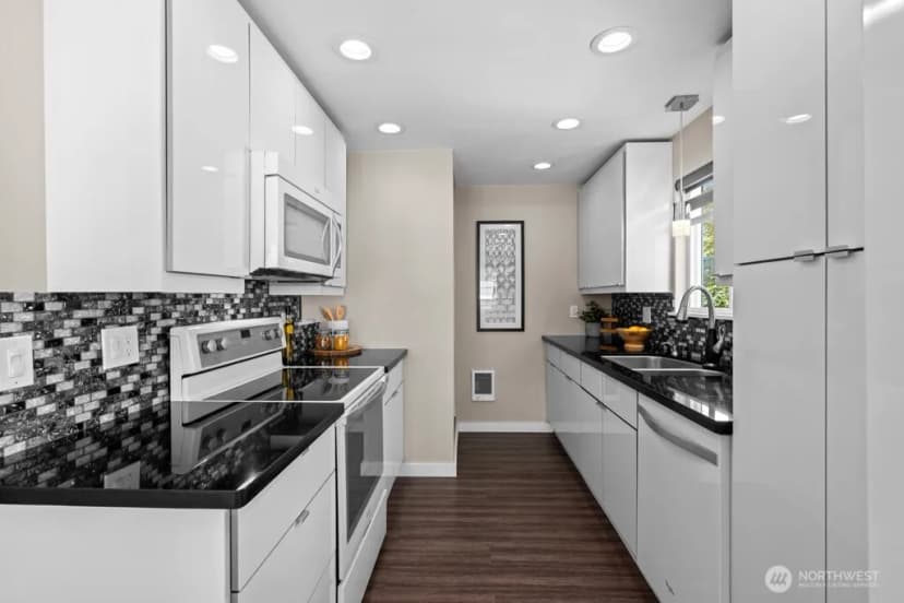 Property photo for 5912 California Avenue Sw #201, Seattle photo 21