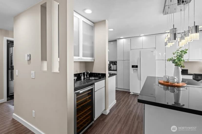 Property photo for 5912 California Avenue Sw #201, Seattle photo 18