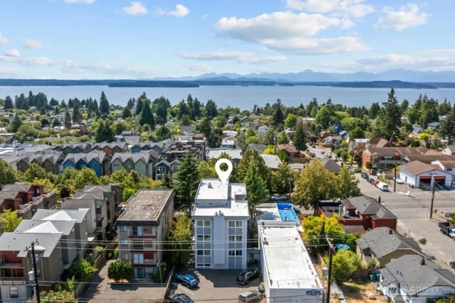 Property photo for 5912 California Avenue Sw #201, Seattle photo 2
