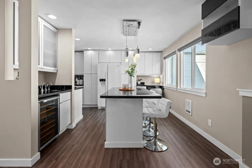 Property photo for 5912 California Avenue Sw #201, Seattle photo 17