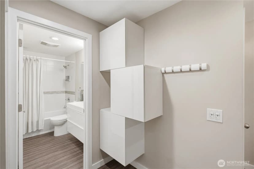 Property photo for 5912 California Avenue Sw #201, Seattle photo 26