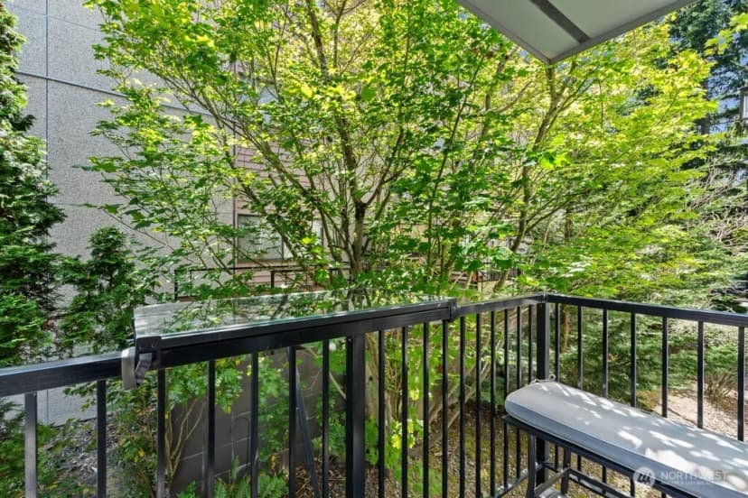 Property photo for 5912 California Avenue Sw #201, Seattle photo 14