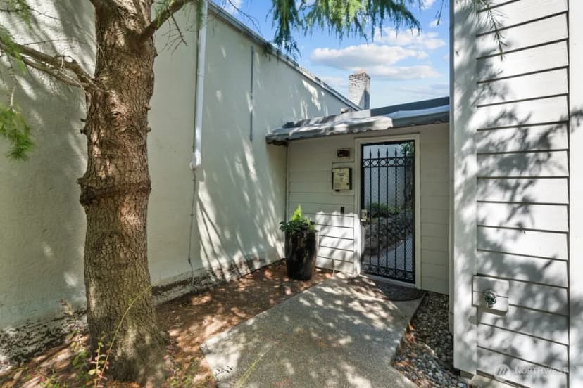 Property photo for 5912 California Avenue Sw #201, Seattle photo 5