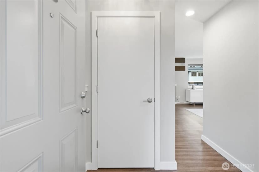 Property photo for 5912 California Avenue Sw #201, Seattle photo 8