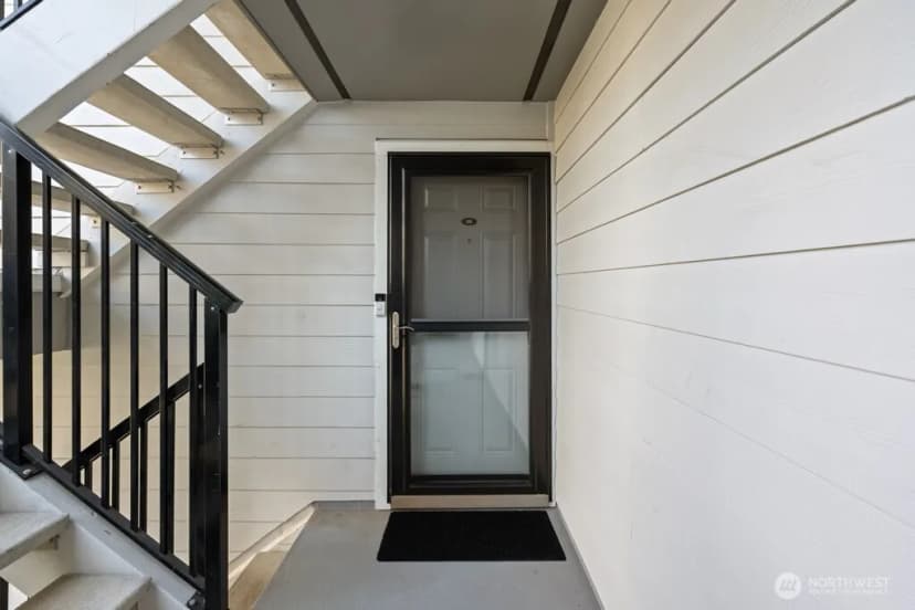 Property photo for 5912 California Avenue Sw #201, Seattle photo 6
