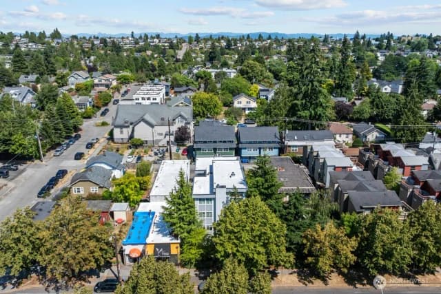 Property photo for 5912 California Avenue Sw #201, Seattle photo 4