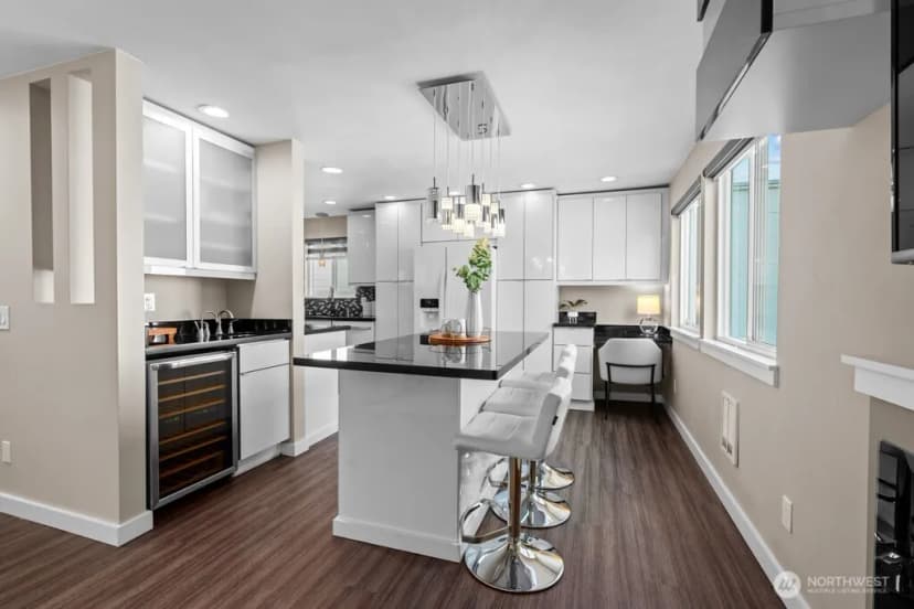 Property photo for 5912 California Avenue Sw #201, Seattle photo 16