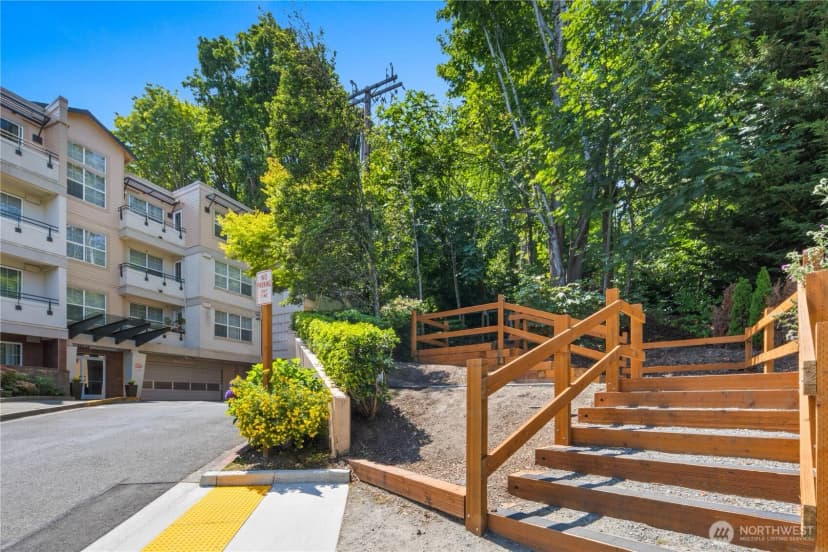 Property photo for 7549 Se 29th Street #103, Mercer Island photo 37