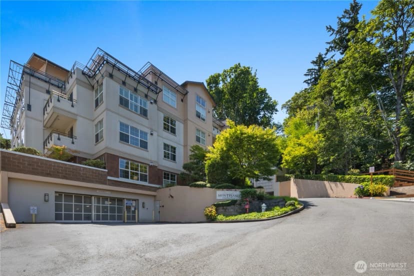 Property photo for 7549 Se 29th Street #103, Mercer Island photo 2
