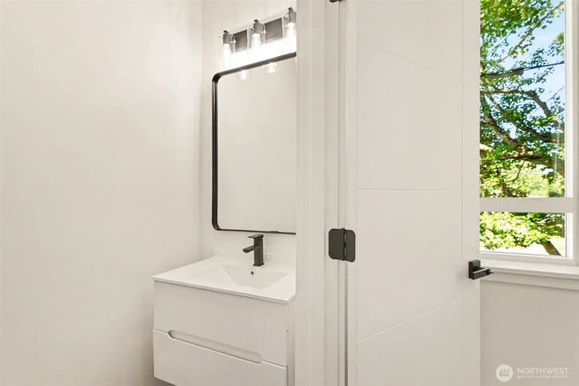 Property photo for 7776 Highland Park Way Sw #a, Seattle photo 12