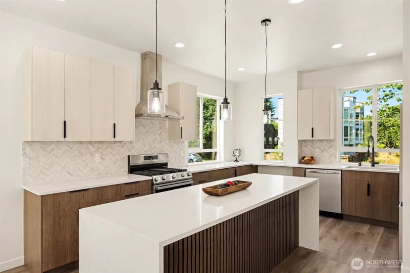 Property photo for 7776 Highland Park Way Sw #a, Seattle photo 9