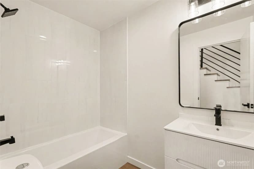 Property photo for 7776 Highland Park Way Sw #a, Seattle photo 6