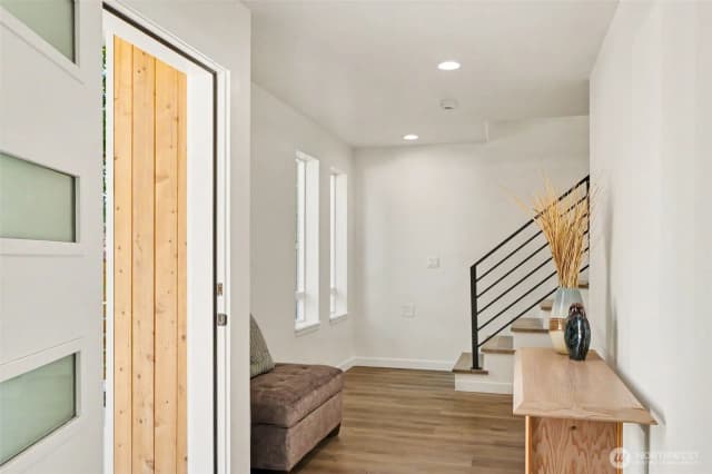 Property photo for 7776 Highland Park Way Sw #a, Seattle photo 4