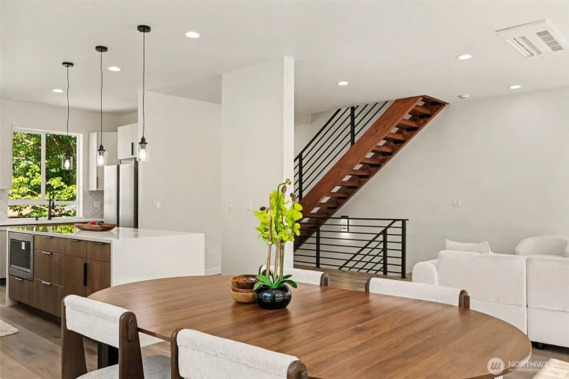 Property photo for 7776 Highland Park Way Sw #a, Seattle photo 8