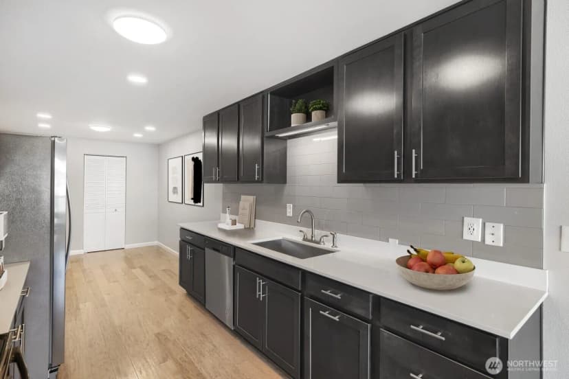 Property photo for 3100 W Commodore Way #305, Seattle photo 19