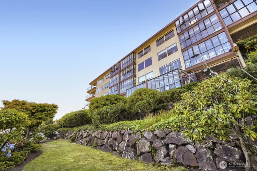 Property photo for 3100 W Commodore Way #305, Seattle photo 36