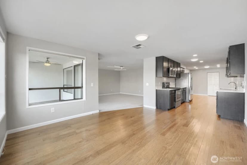 Property photo for 3100 W Commodore Way #305, Seattle photo 18