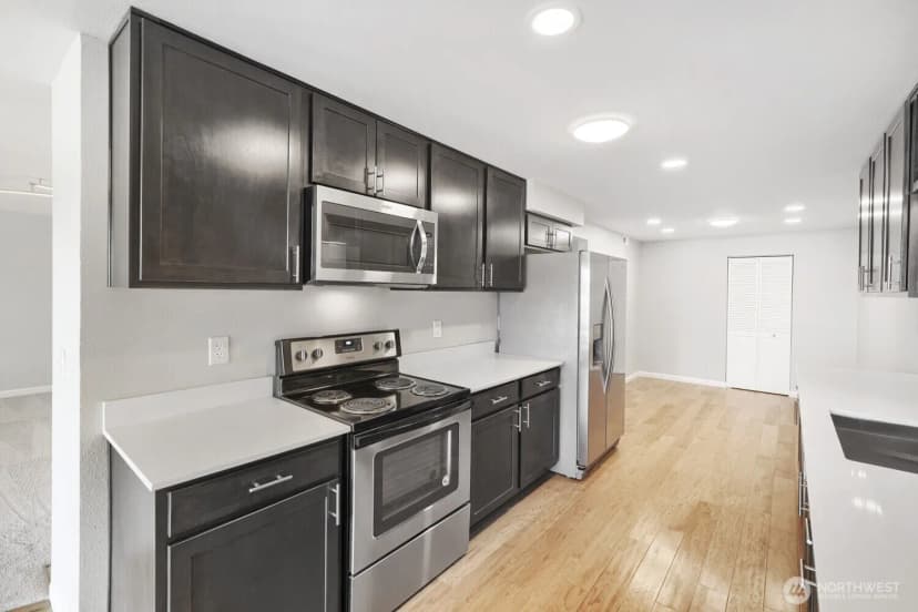 Property photo for 3100 W Commodore Way #305, Seattle photo 21
