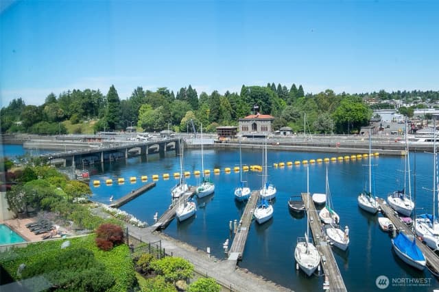 Property photo for 3100 W Commodore Way #305, Seattle photo 4