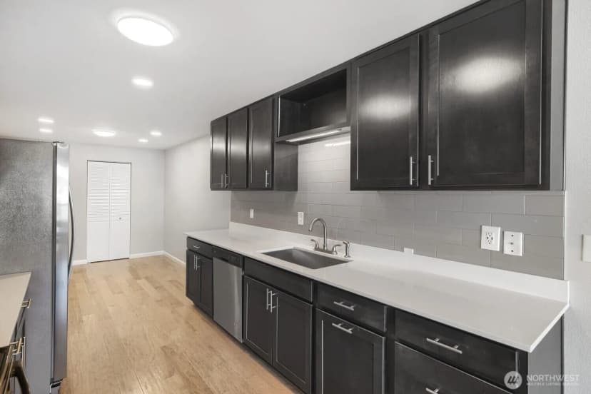 Property photo for 3100 W Commodore Way #305, Seattle photo 20