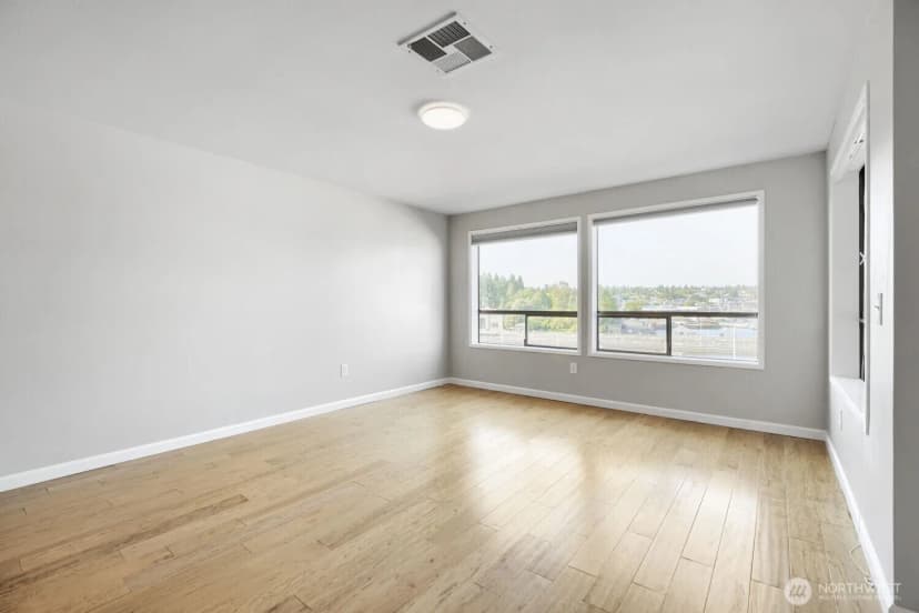 Property photo for 3100 W Commodore Way #305, Seattle photo 15