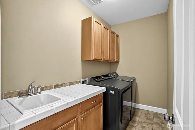 Property photo for 6916 50th St W, University Place photo 11