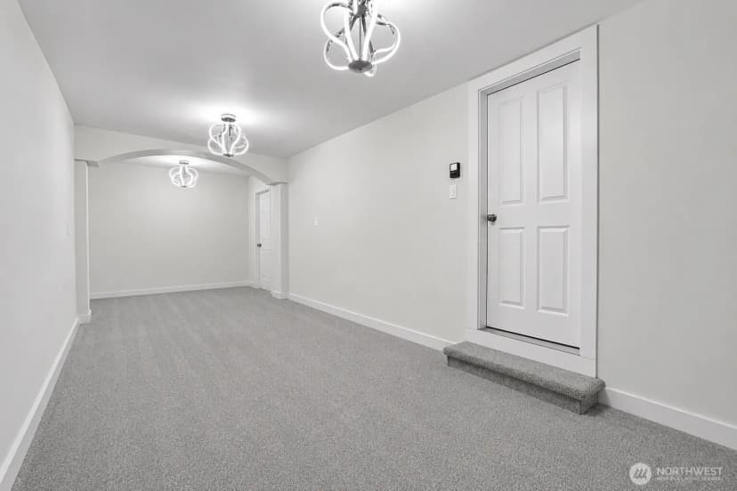 Property photo for 6916 50th St W, University Place photo 13