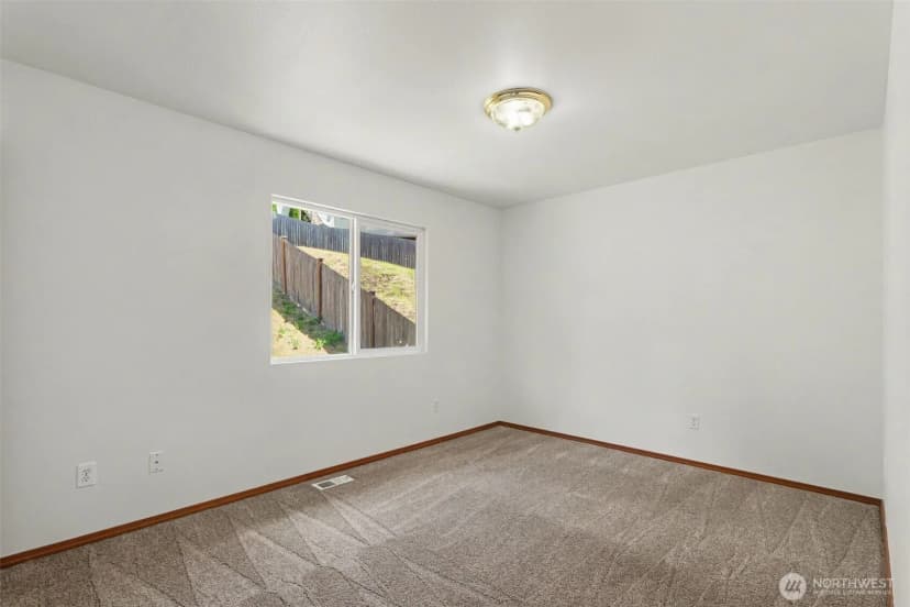 Property photo for 18663 Rainier View Road Se, Monroe photo 18