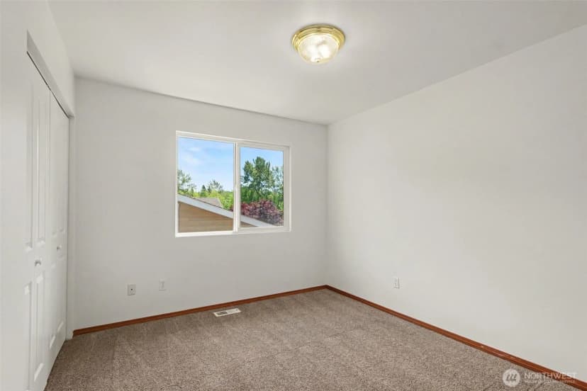 Property photo for 18663 Rainier View Road Se, Monroe photo 23