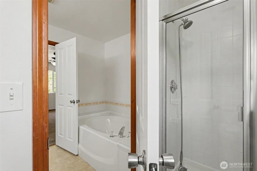Property photo for 18663 Rainier View Road Se, Monroe photo 15