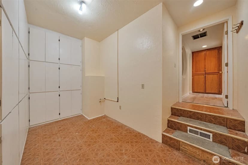 Property photo for 3811 S 239th Street, Kent photo 14