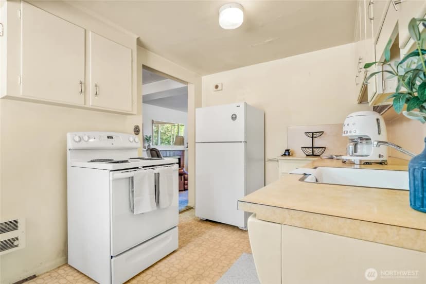 Property photo for 15326 Stone Ave N, Shoreline photo 14