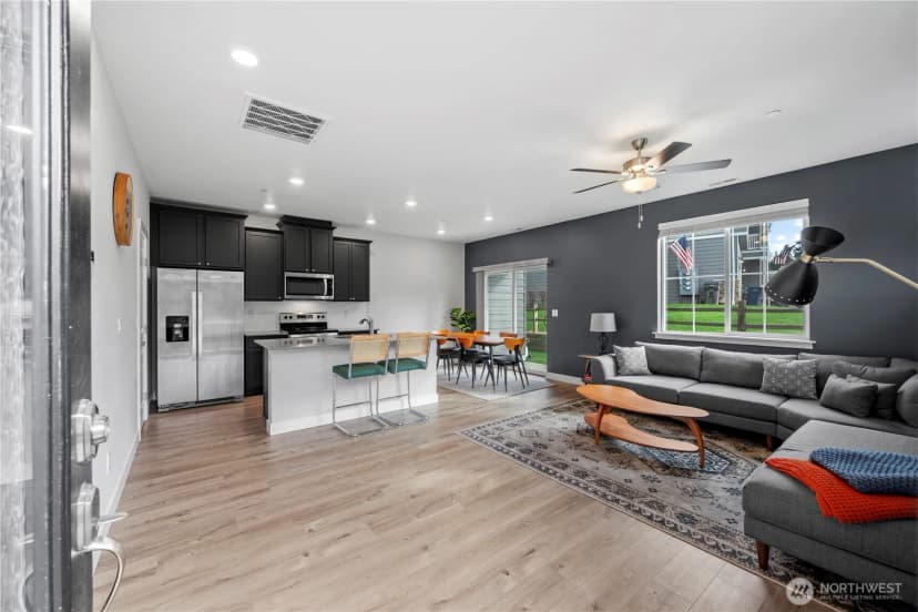 Property photo for 22401 N Alcazar Avenue, Arlington photo 3