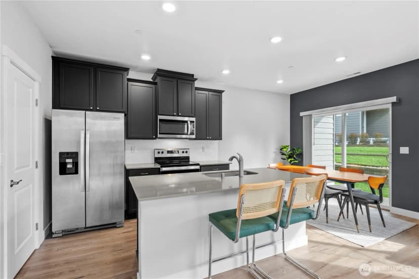 Property photo for 22401 N Alcazar Avenue, Arlington photo 5