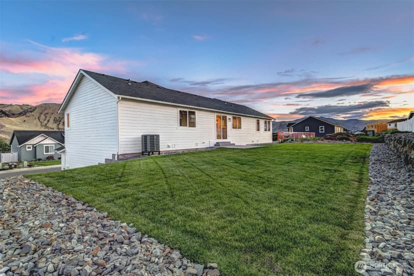 Property photo for 645 Juli Avenue, East Wenatchee photo 34