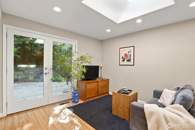 Property photo for 936 165th Avenue Se, Bellevue photo 14