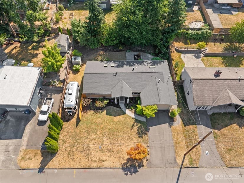 Property photo for 936 165th Avenue Se, Bellevue photo 34