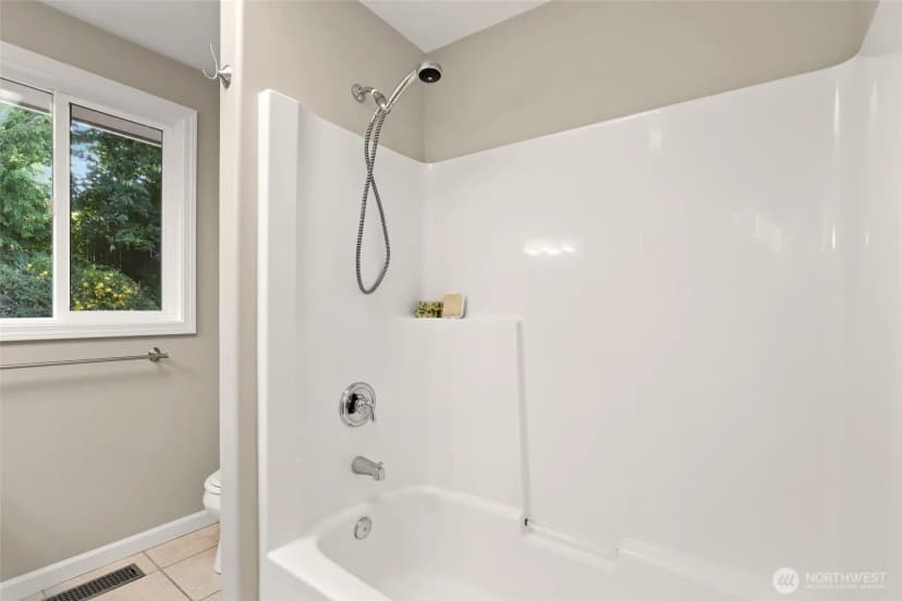 Property photo for 936 165th Avenue Se, Bellevue photo 24